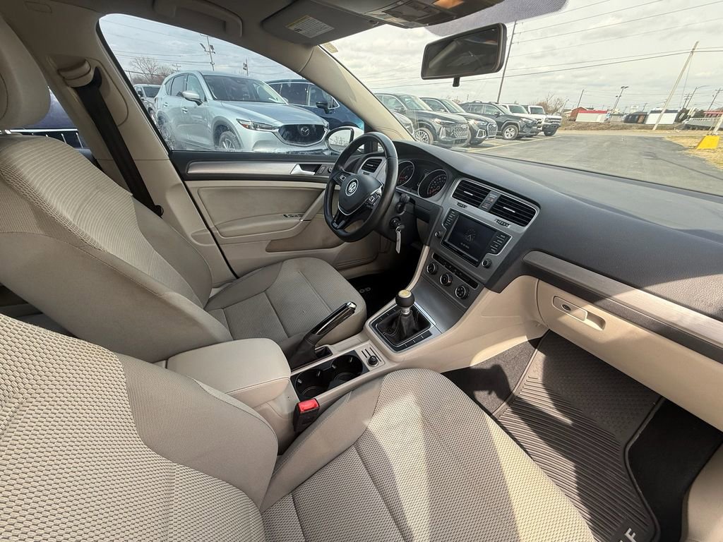 Used 2016 Volkswagen Golf S image 25