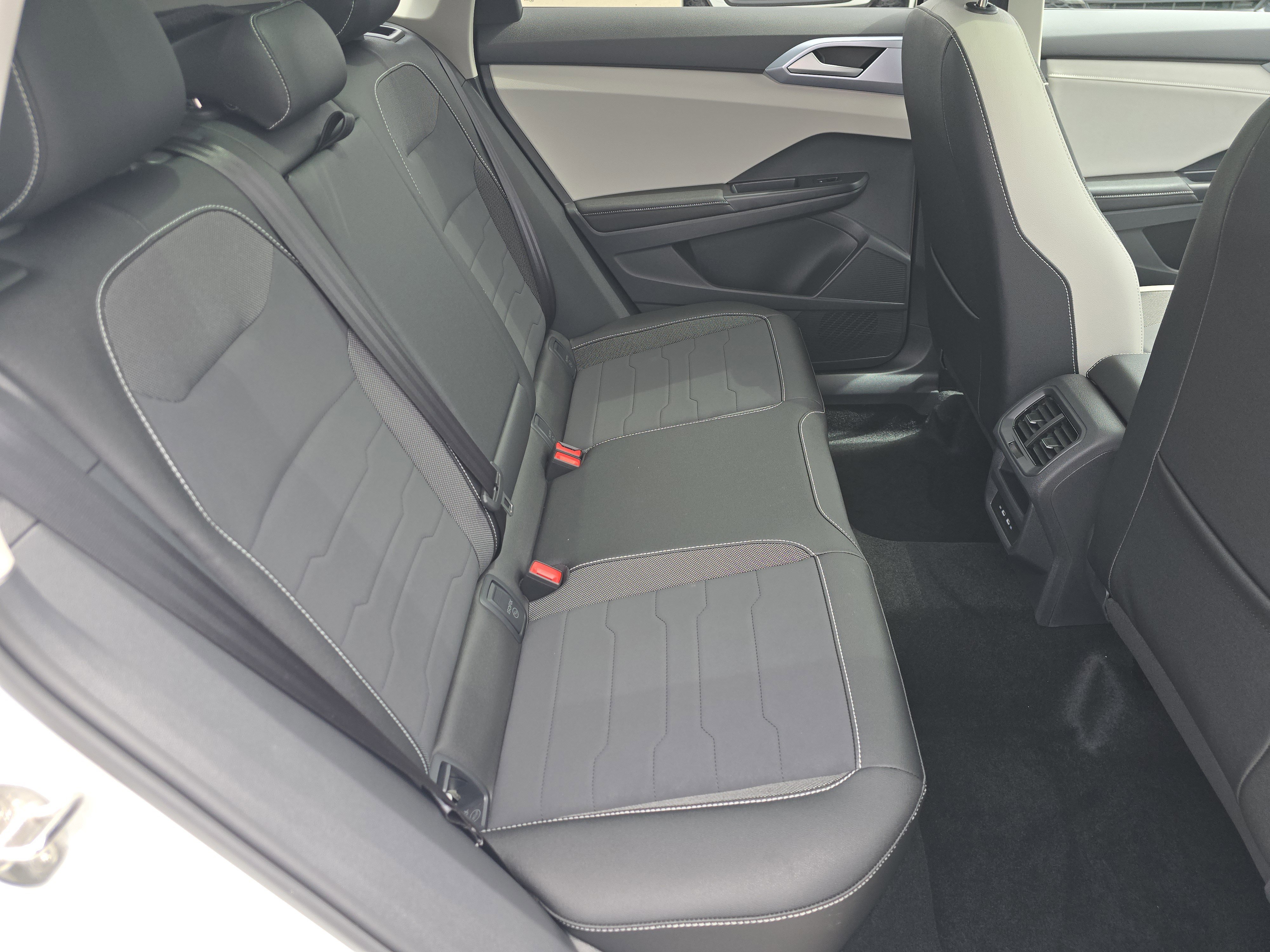 New 2026 Volkswagen Taos SE AWD/4WD image 17
