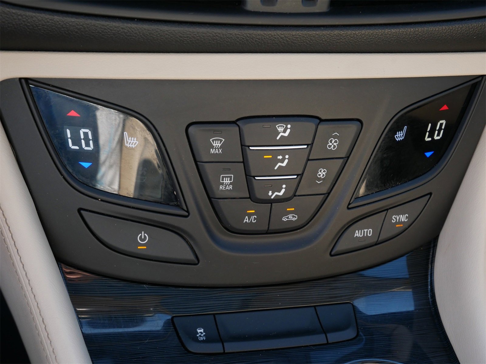 Used 2017 Buick Envision Essence image 21