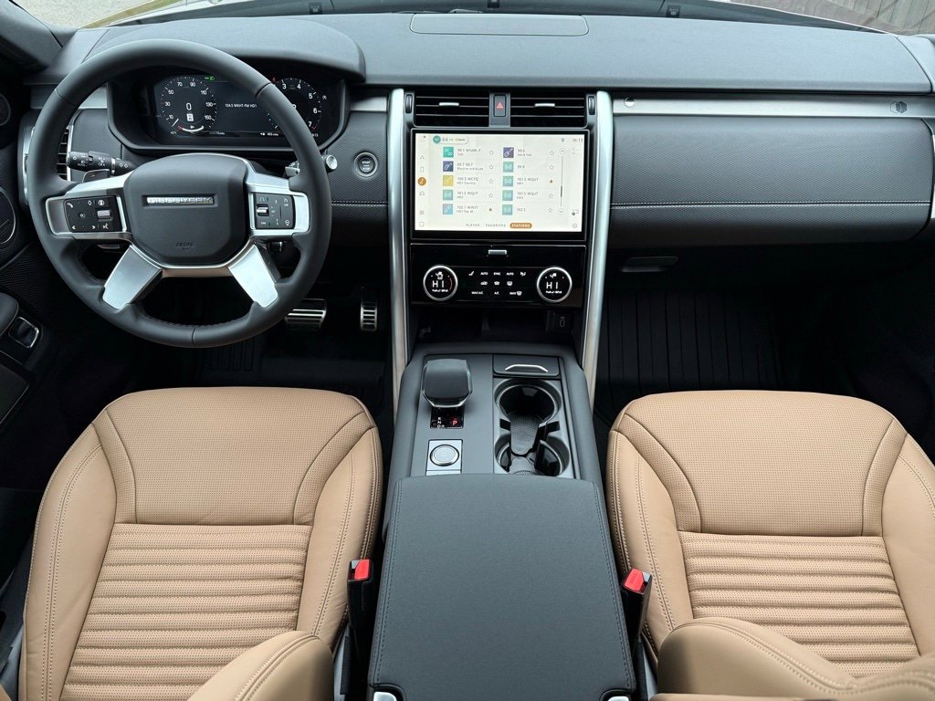 New 2026 Land Rover Discovery Limited Edition image 17