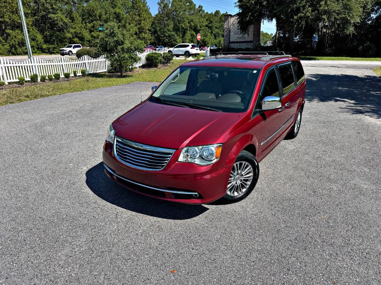 Used 2013 Chrysler Town & Country Touring-L w/ Entertainment Group #2 FWD image 27