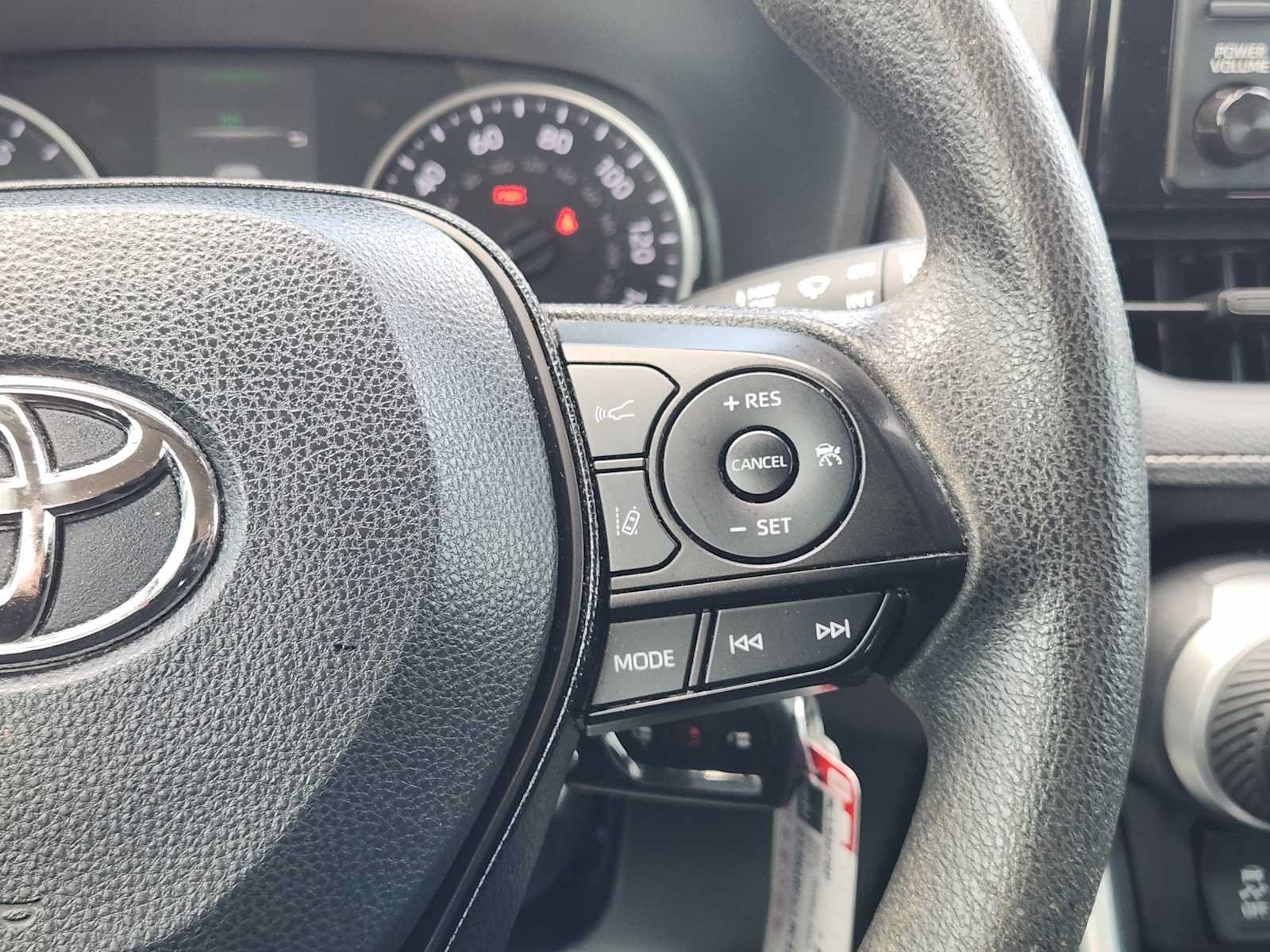 Used 2021 Toyota RAV4 LE FWD image 27