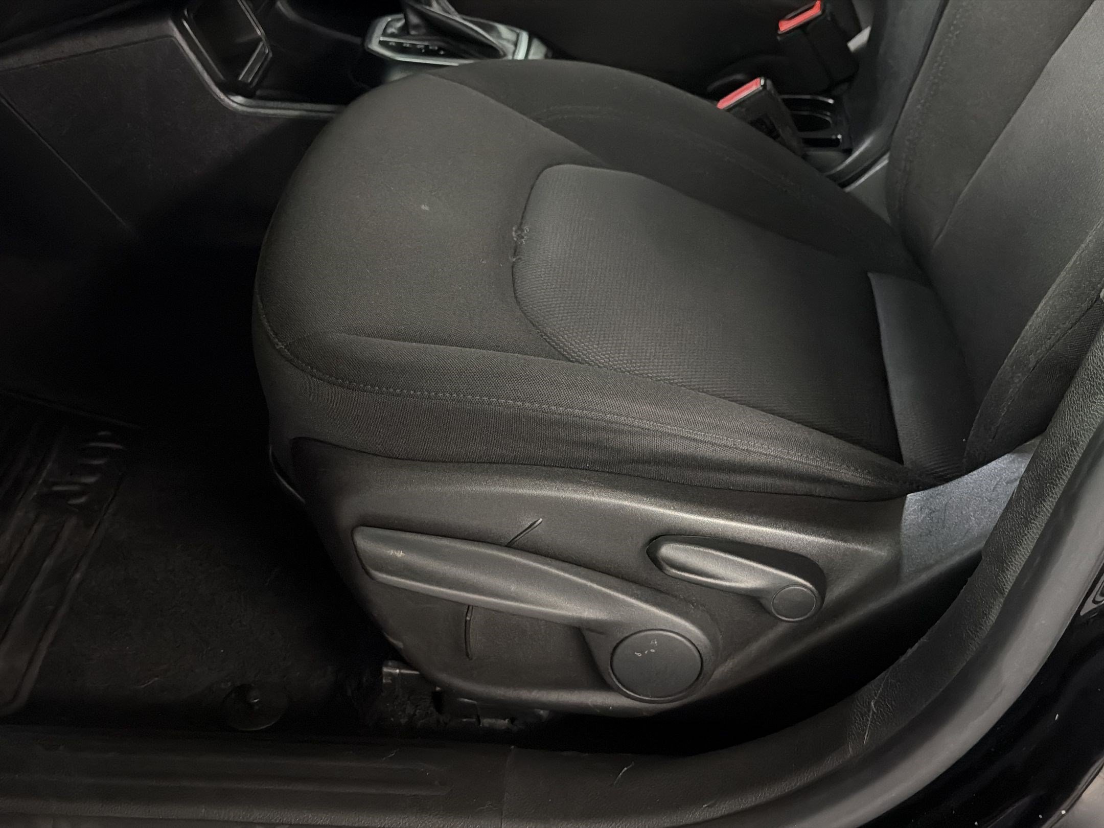 Used 2019 Jeep Renegade Sport FWD image 13