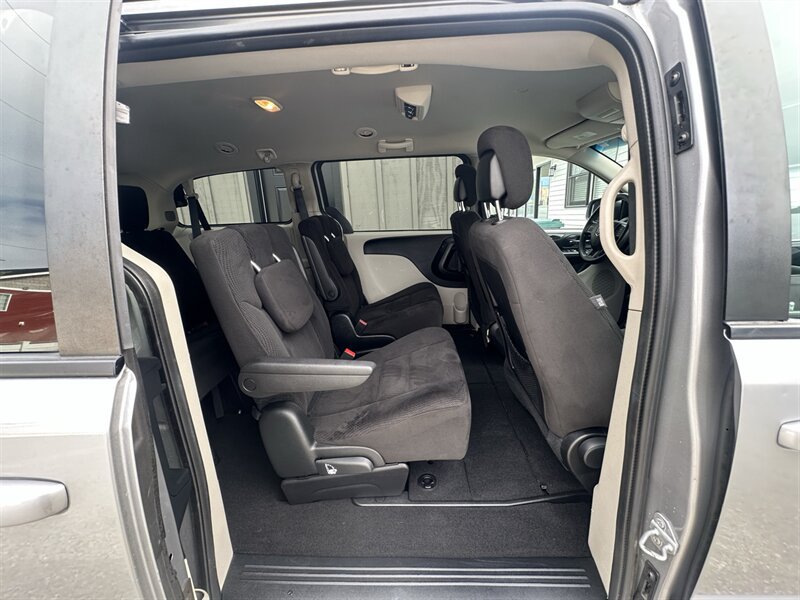 Used 2016 Dodge Grand Caravan SE w/ Quick Order Package 29E SE FWD image 43