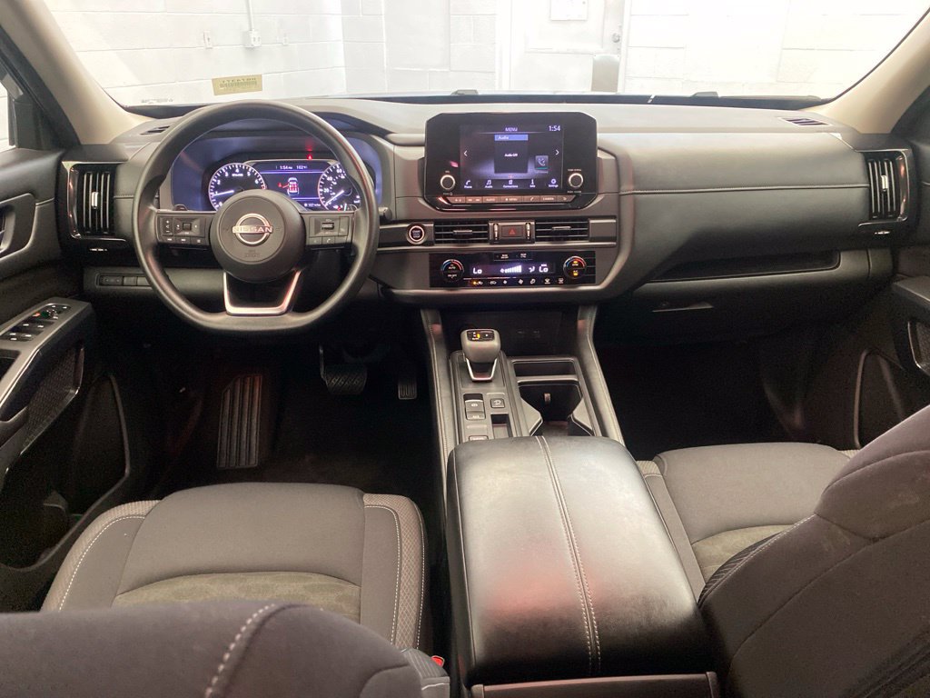 Used 2024 Nissan Pathfinder S FWD image 11