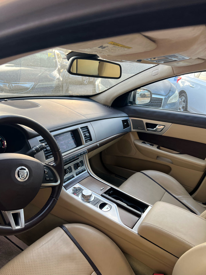 Used 2013 Jaguar XF 3.0 w/ Premium Pkg image 8