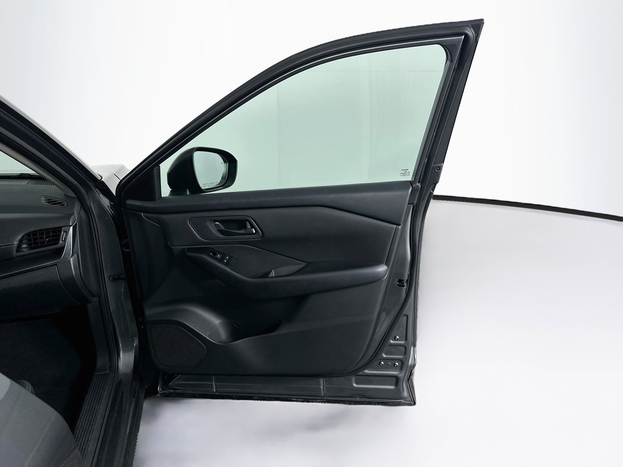 Used 2024 Nissan Rogue S FWD image 33