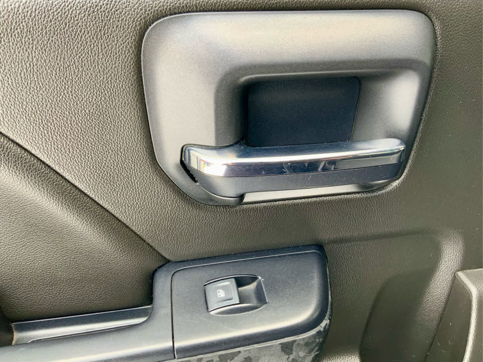 Used 2018 Chevrolet Silverado 1500 High Country image 43