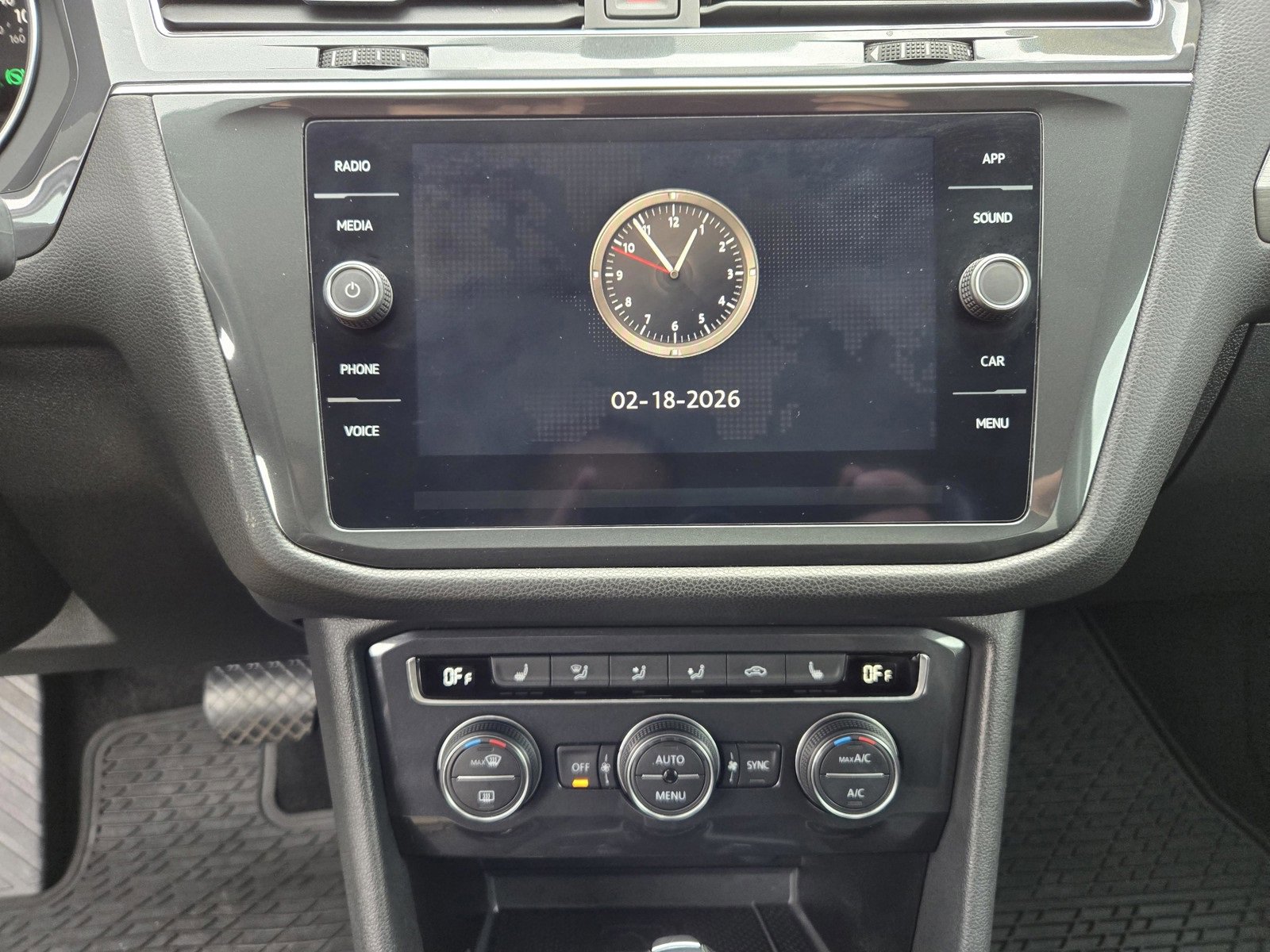 Used 2020 Volkswagen Tiguan SE w/ Panoramic Sunroof Package image 18