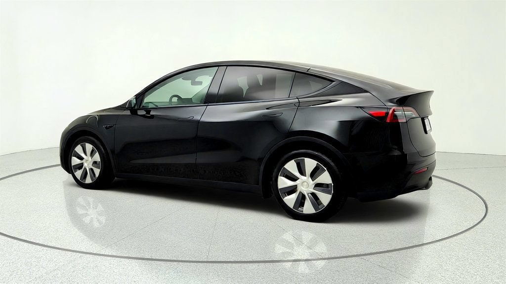 Used 2024 Tesla Model Y Long Range AWD/4WD image 7