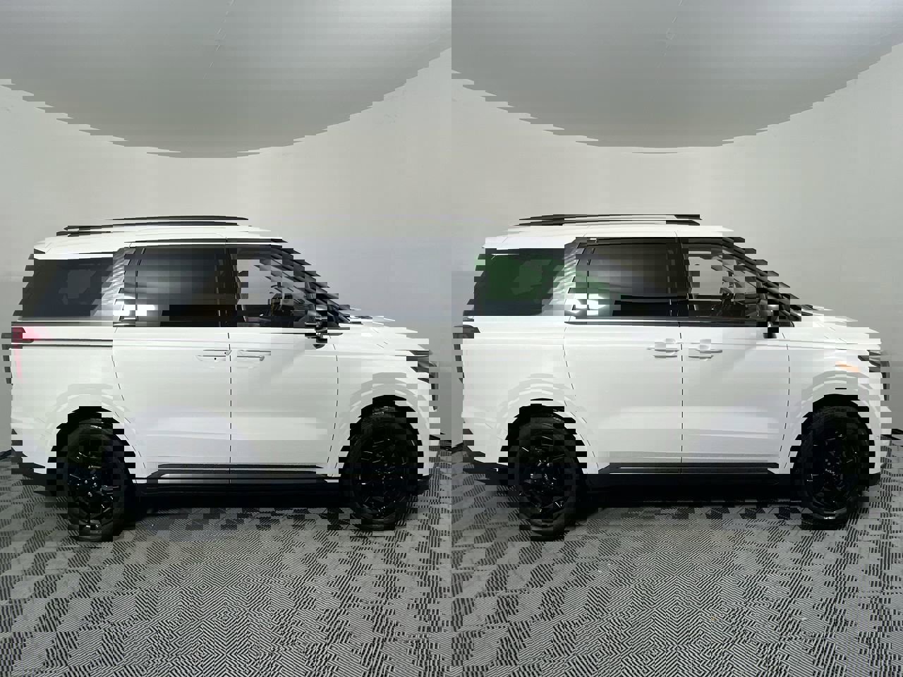 New 2026 Kia Carnival SX image 2