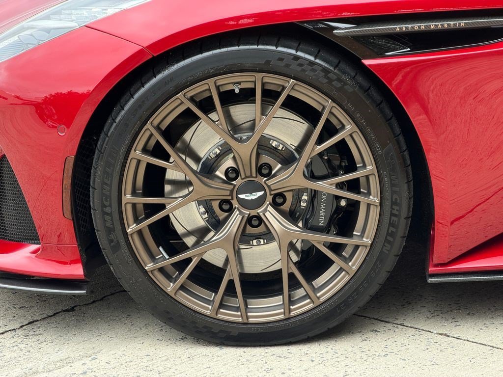 Used 2025 Aston Martin DB12 Coupe RWD image 5