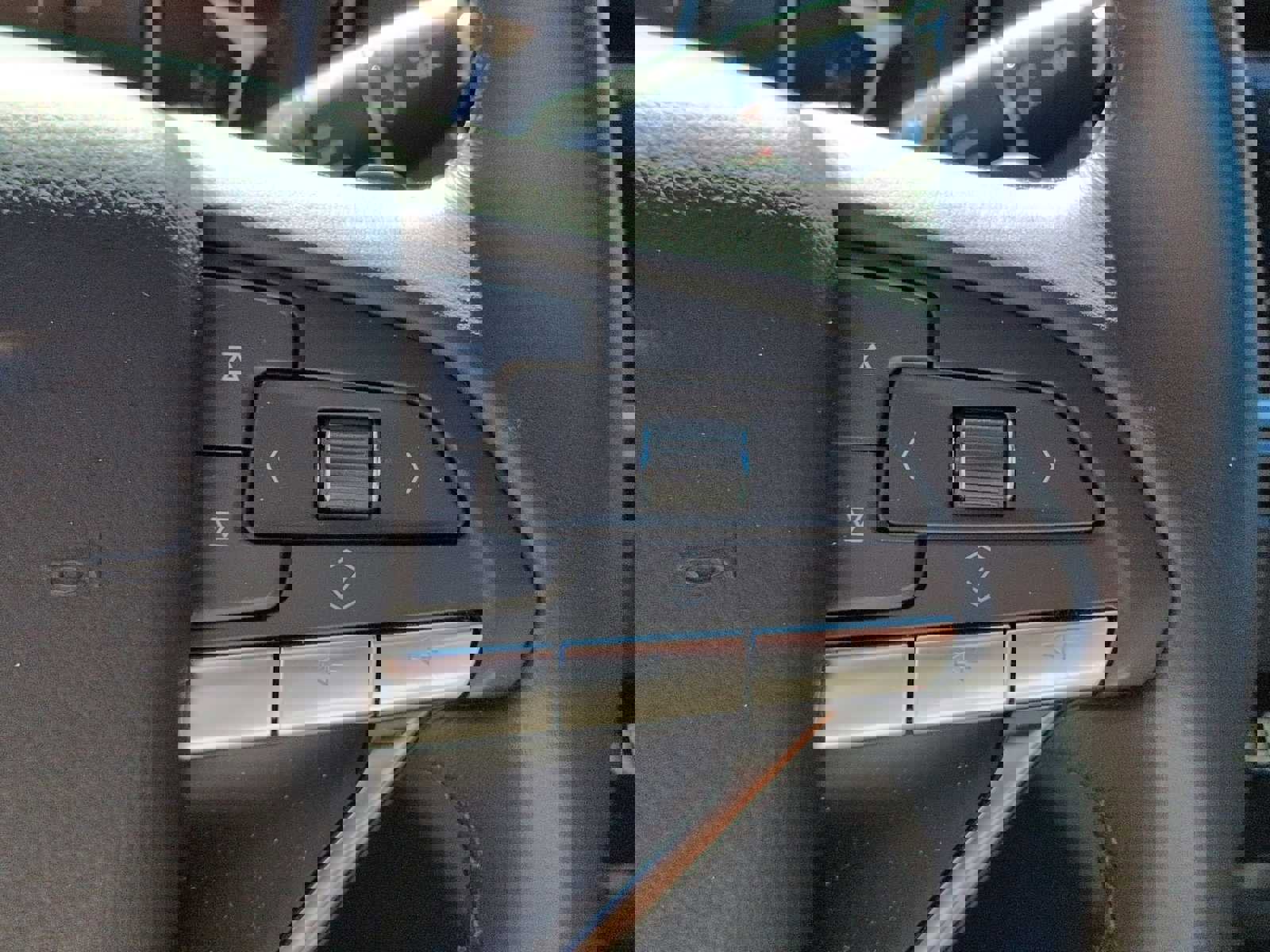 Used 2025 Cadillac XT6 Luxury image 16