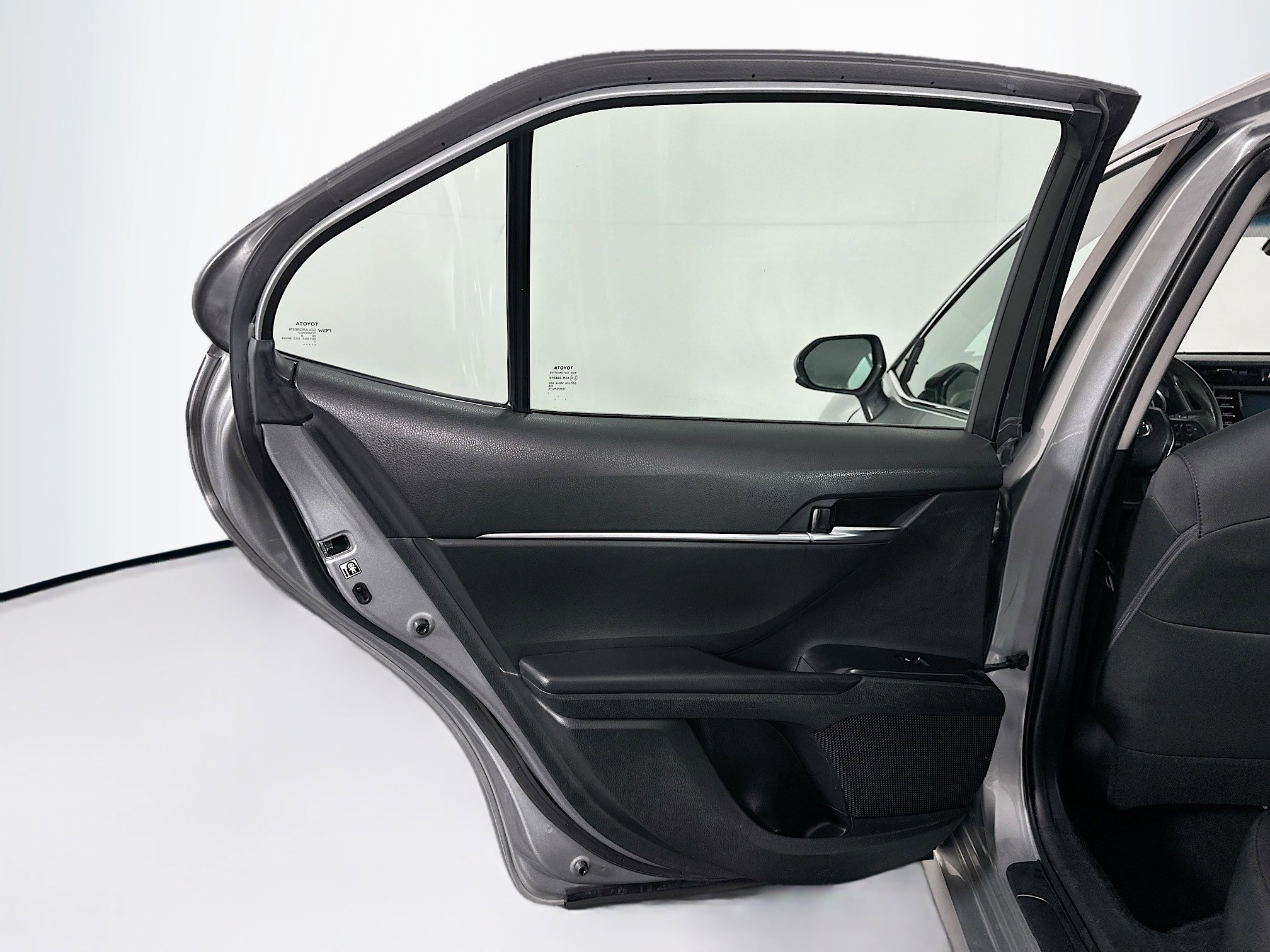 Used 2018 Toyota Camry LE image 24