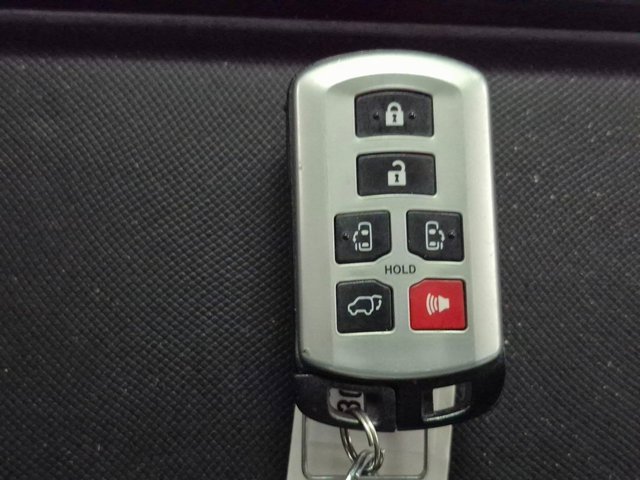 Used 2017 Toyota Sienna XLE image 33