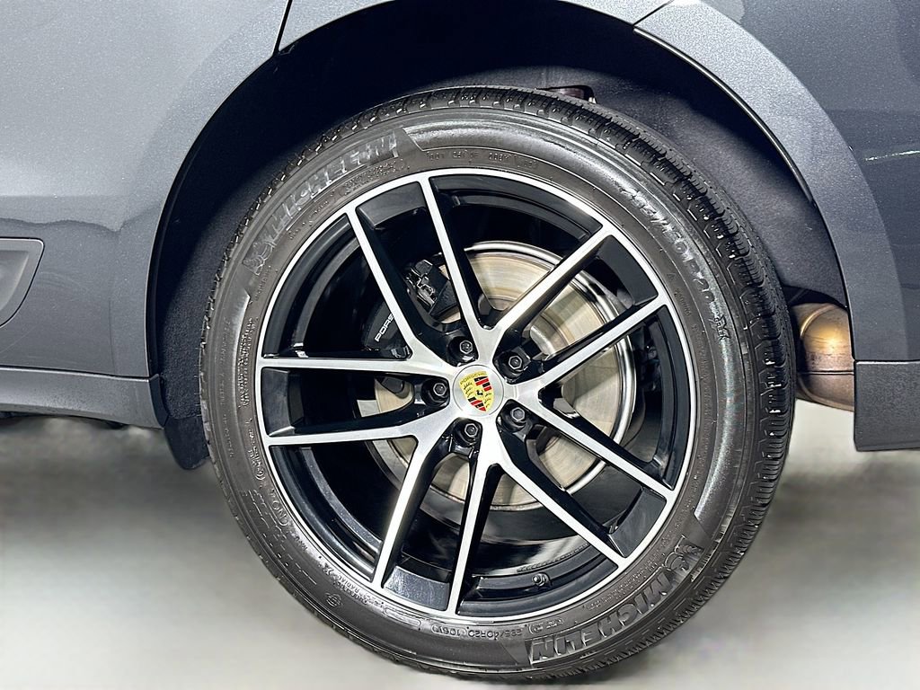 Certified 2025 Porsche Macan image 33