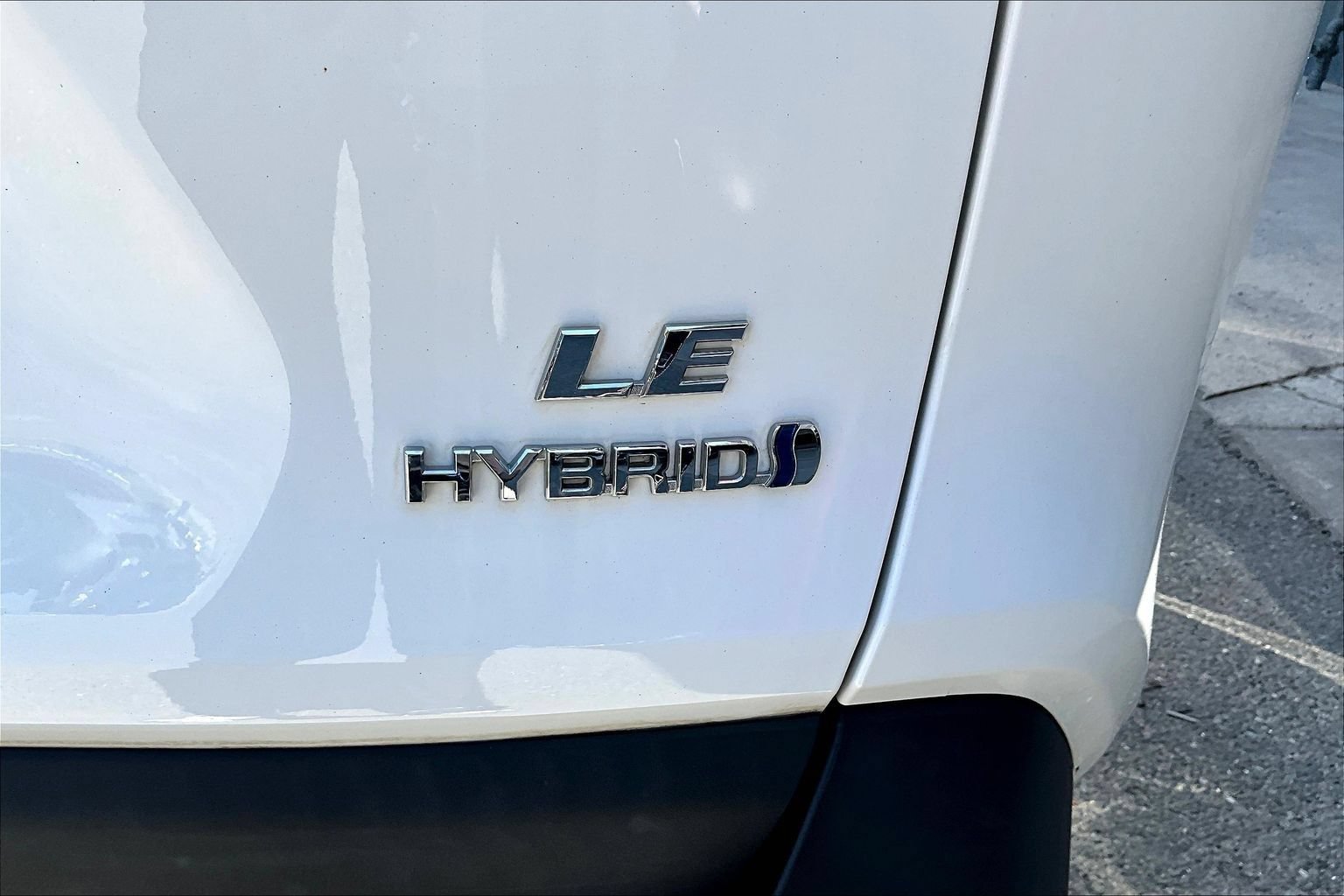 Used 2021 Toyota RAV4 LE AWD/4WD image 27