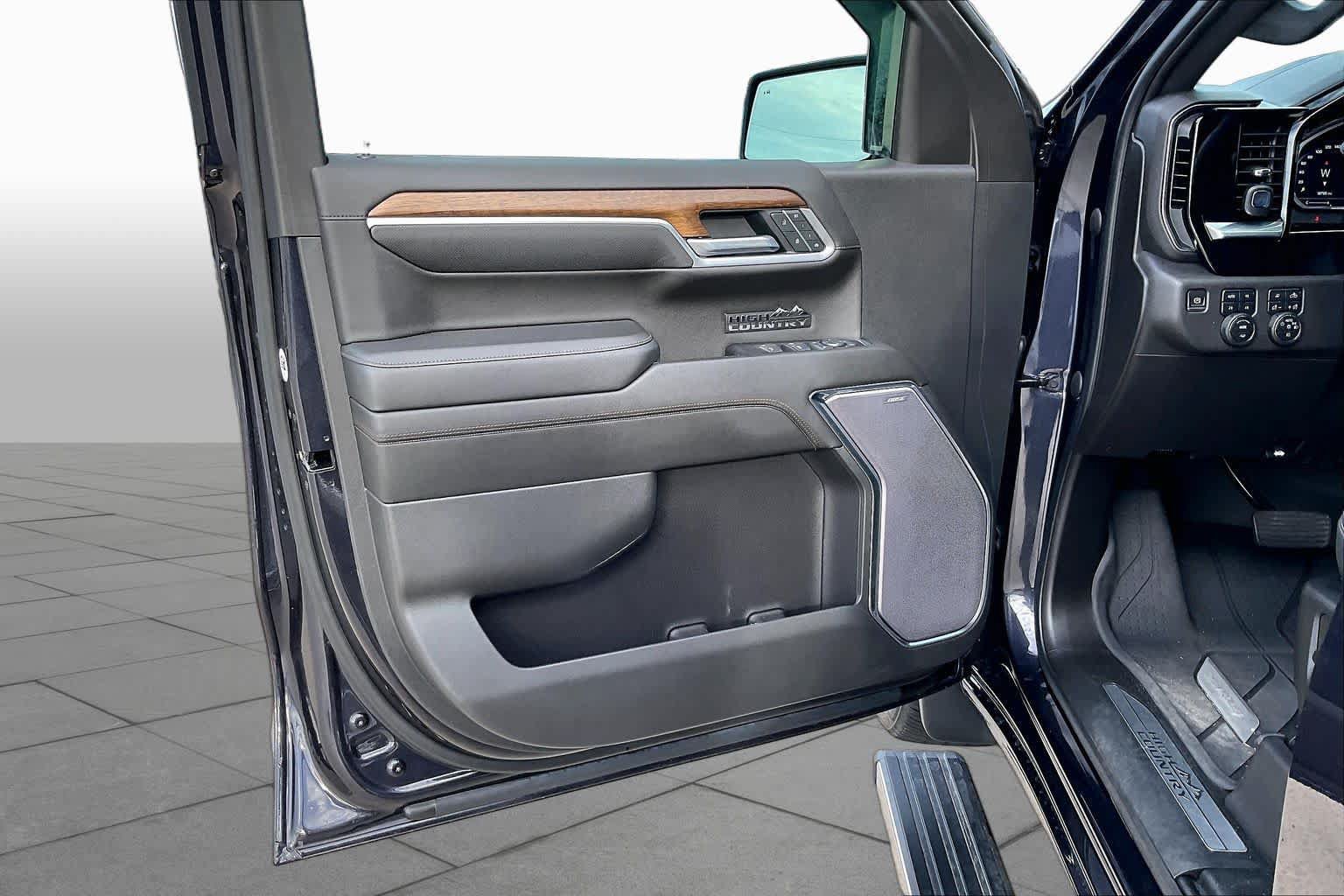 Used 2022 Chevrolet Silverado 1500 High Country w/ High Country Premium Package AWD/4WD image 22