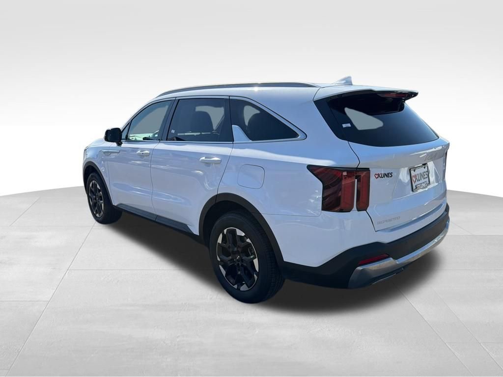 Used 2024 Kia Sorento S AWD/4WD image 8