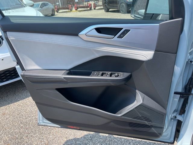 Used 2025 Volkswagen Taos SE w/ Panoramic Sunroof Package image 15