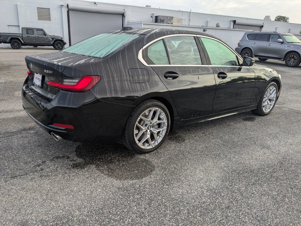 Used 2025 BMW 330i Sedan w/ Convenience Package RWD image 4