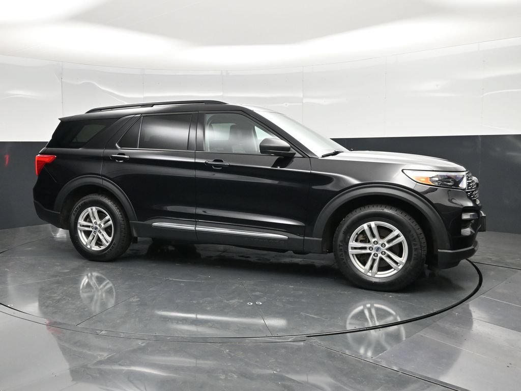 Used 2023 Ford Explorer XLT w/ Equipment Group 202A AWD/4WD image 3
