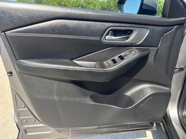 Used 2025 Nissan Rogue SL AWD/4WD image 15