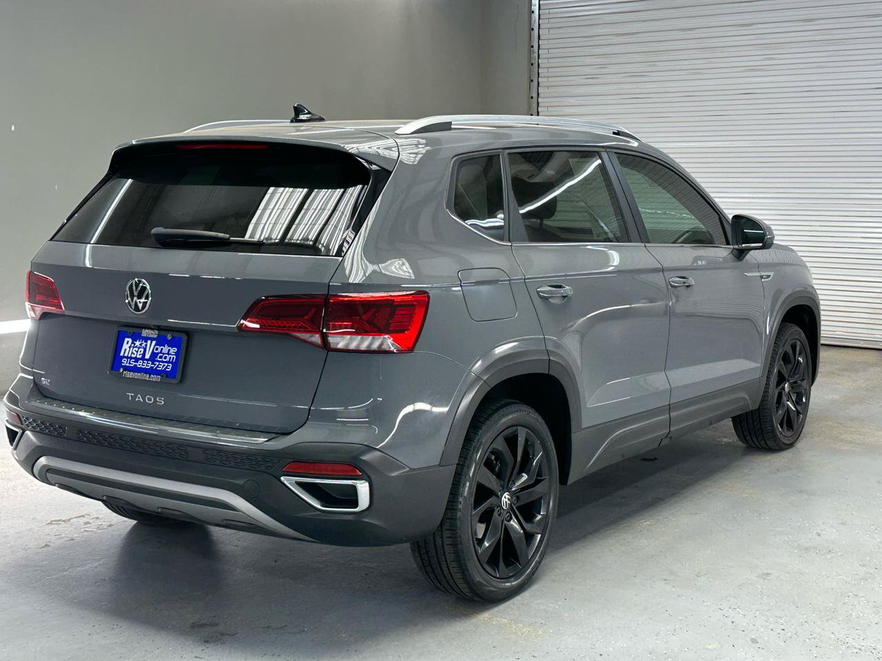 Used 2023 Volkswagen Taos SE w/ Black Wheel Package FWD image 8