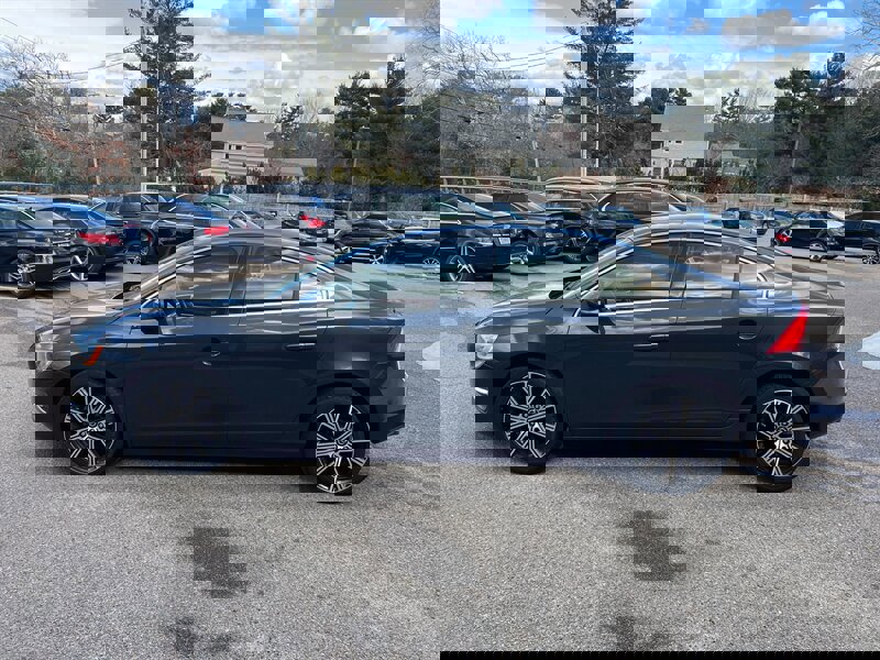 Used 2015 Volvo S60 T5 Platinum image 2