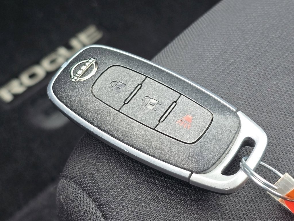Used 2024 Nissan Rogue S image 33