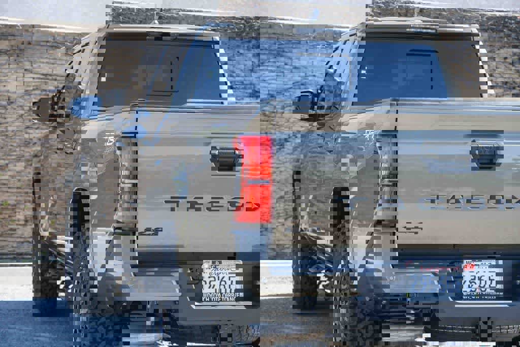 Used 2025 Toyota Tacoma TRD Sport w/ TRD Sport Upgrade Package image 9