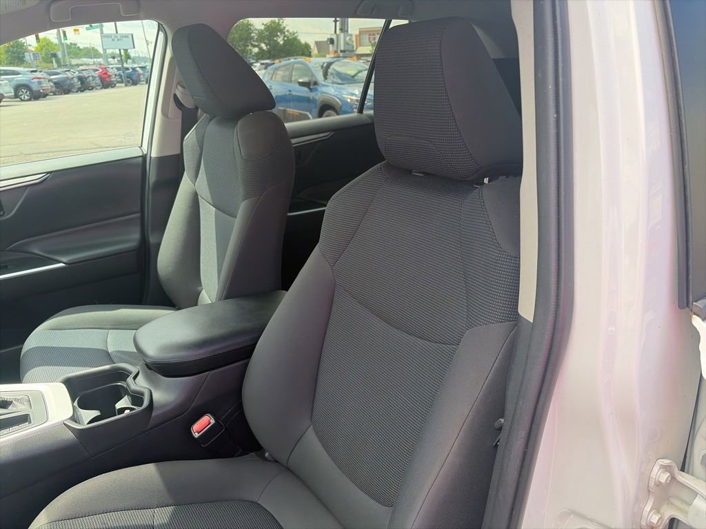 Used 2020 Toyota RAV4 LE FWD image 14