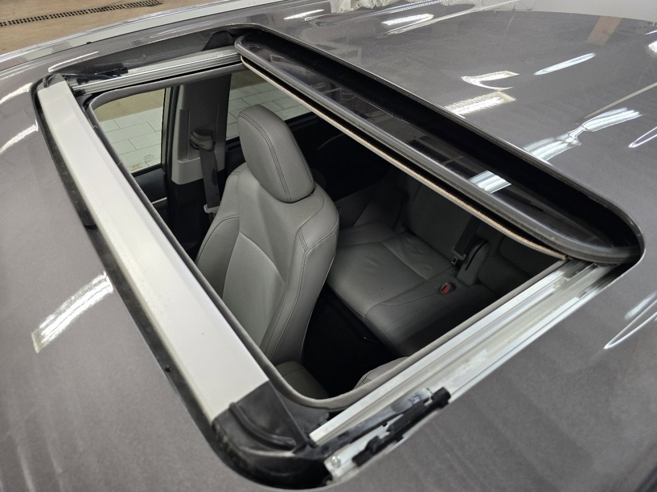 Certified 2019 Toyota Highlander Limited w/ Protection Package #3 image 3