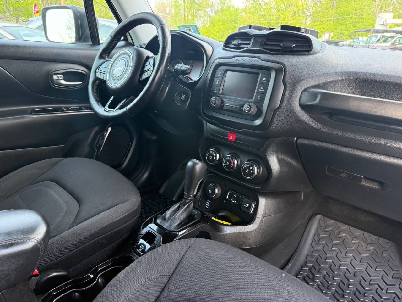 Used 2017 Jeep Renegade Altitude AWD/4WD image 20