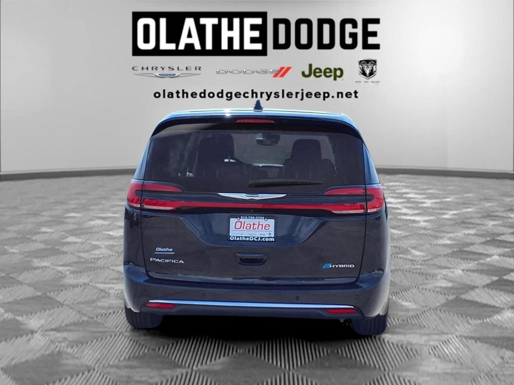 Used 2024 Chrysler Pacifica Limited FWD image 28