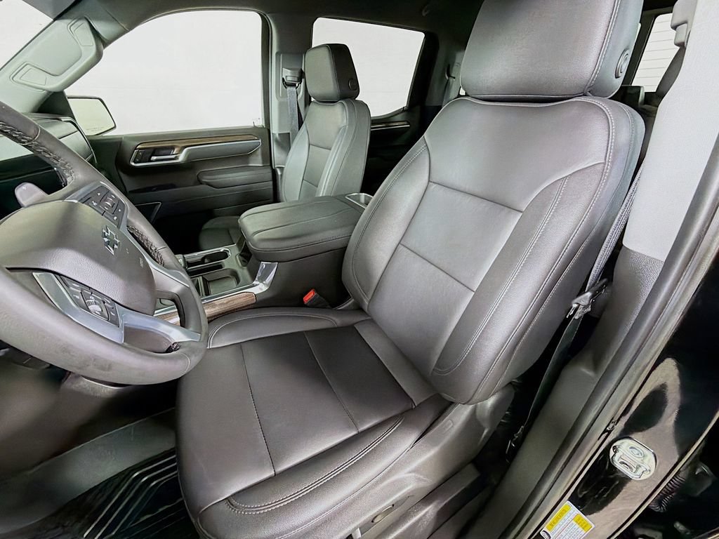 Used 2026 Chevrolet Silverado 1500 RST AWD/4WD image 12