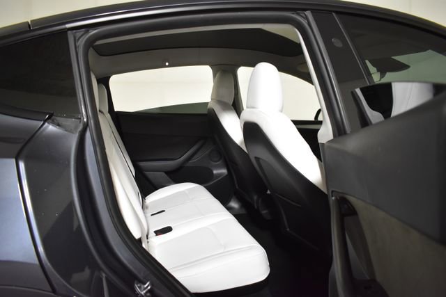 Used 2023 Tesla Model Y Long Range image 32