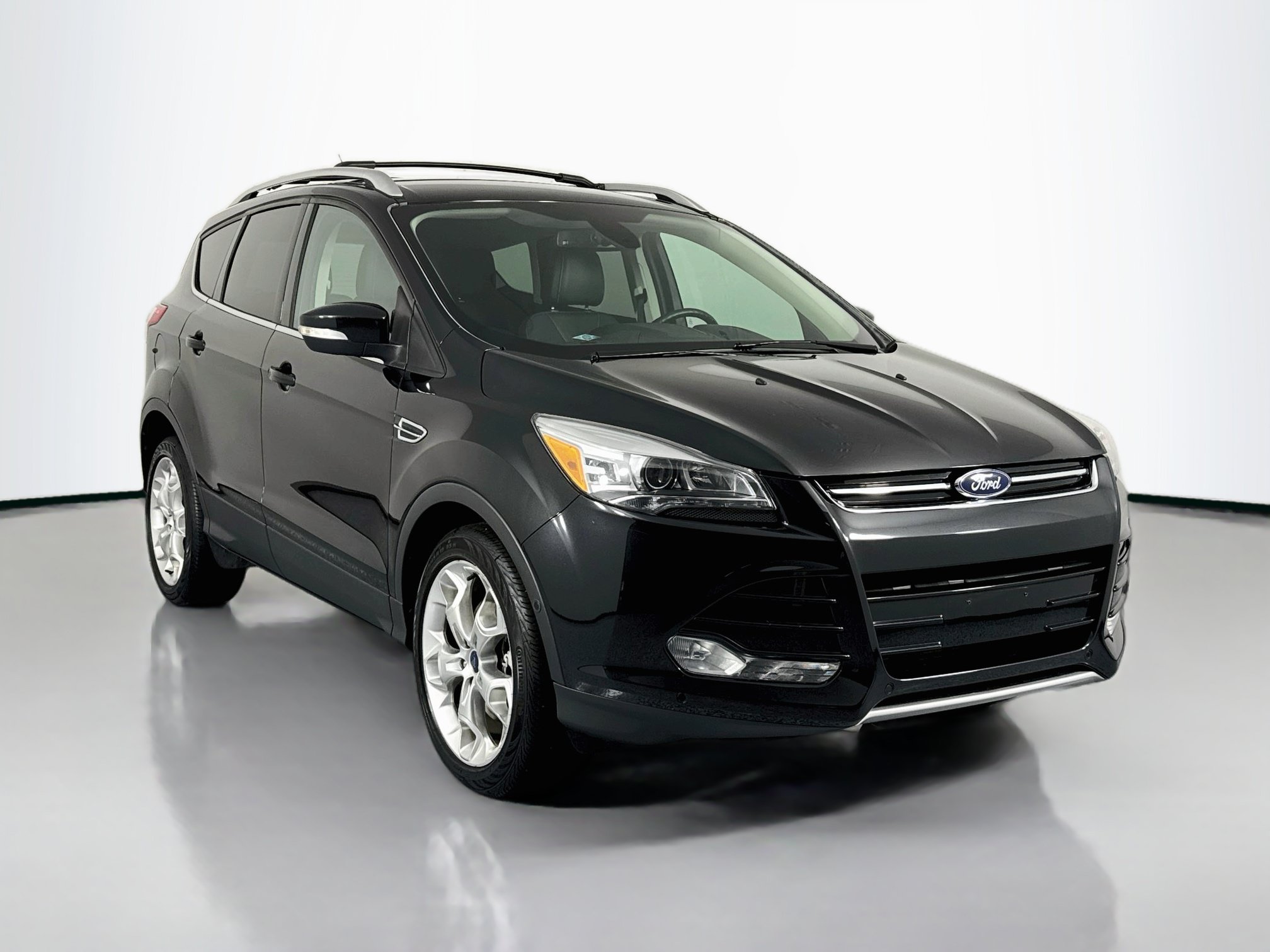 Used 2013 Ford Escape Titanium w/ Parking Technology Pkg FWD image 3