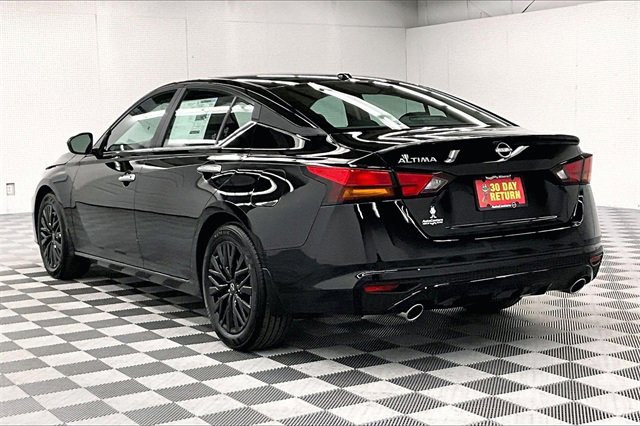 New 2025 Nissan Altima 2.5 SV image 3