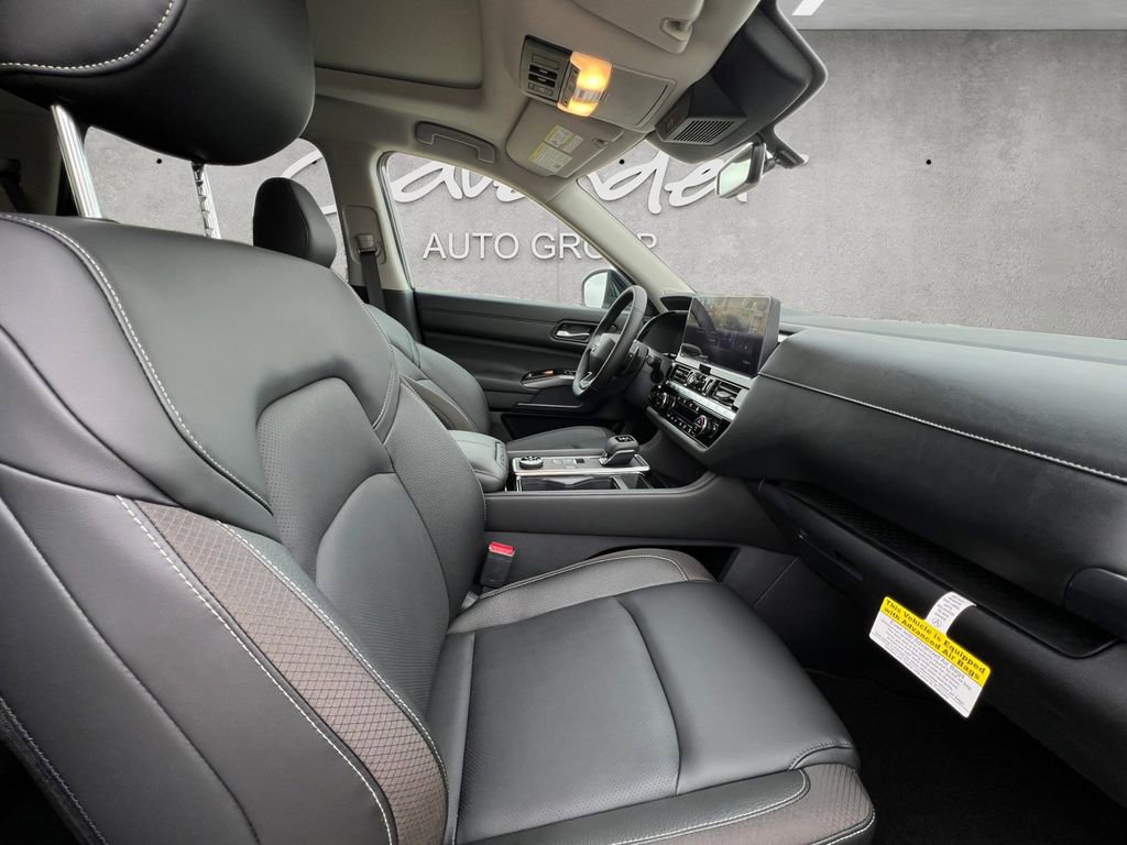 New 2026 Nissan Pathfinder SL image 24