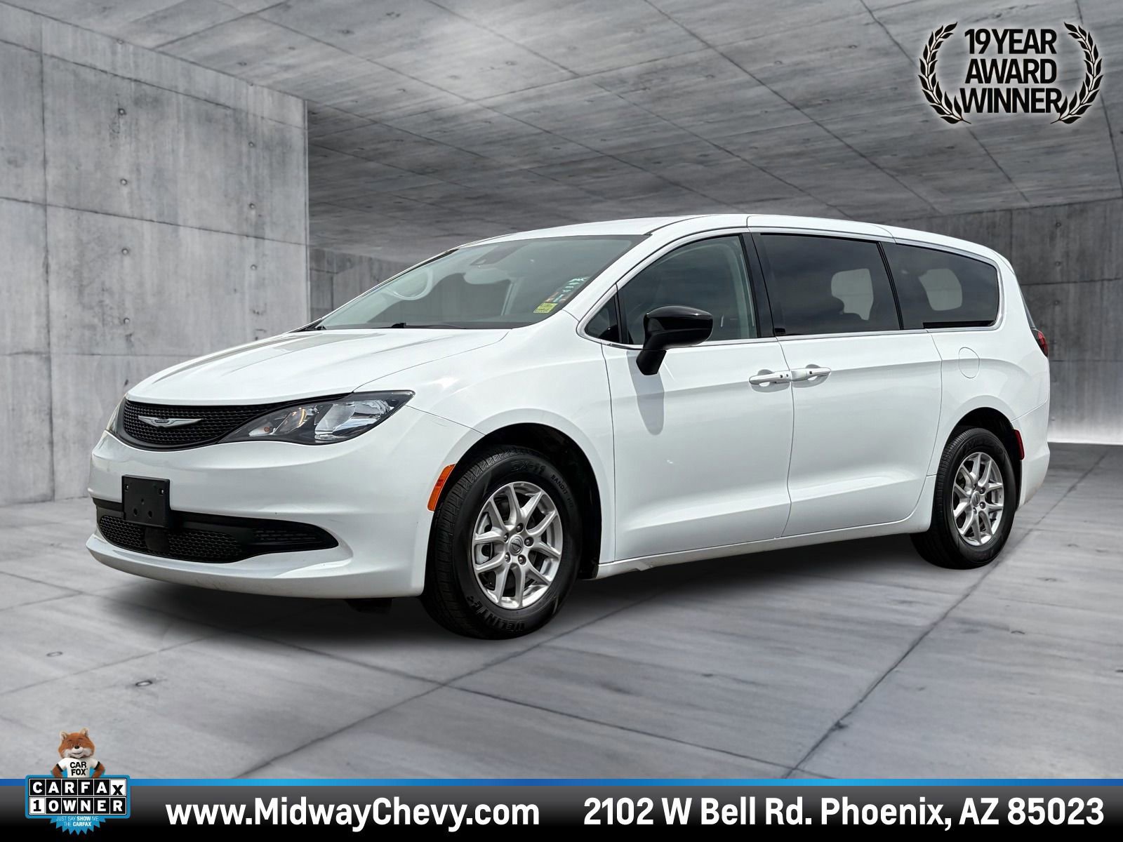 Used 2024 Chrysler Voyager LX image 1