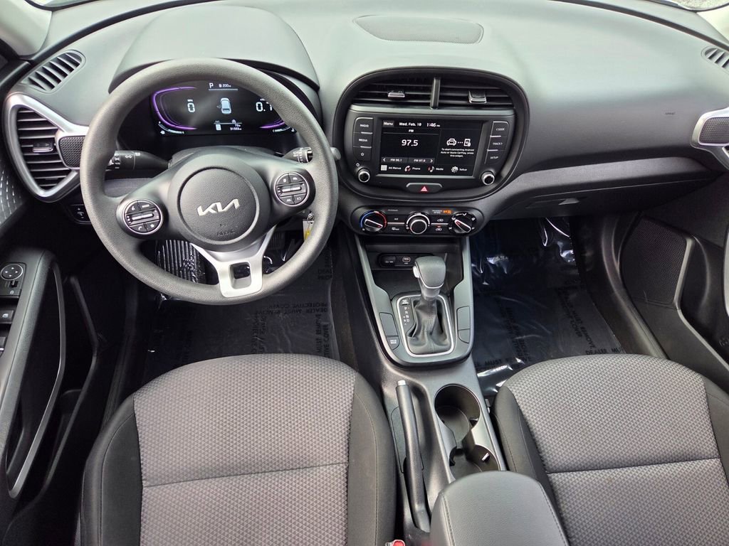 Used 2025 Kia Soul LX image 8