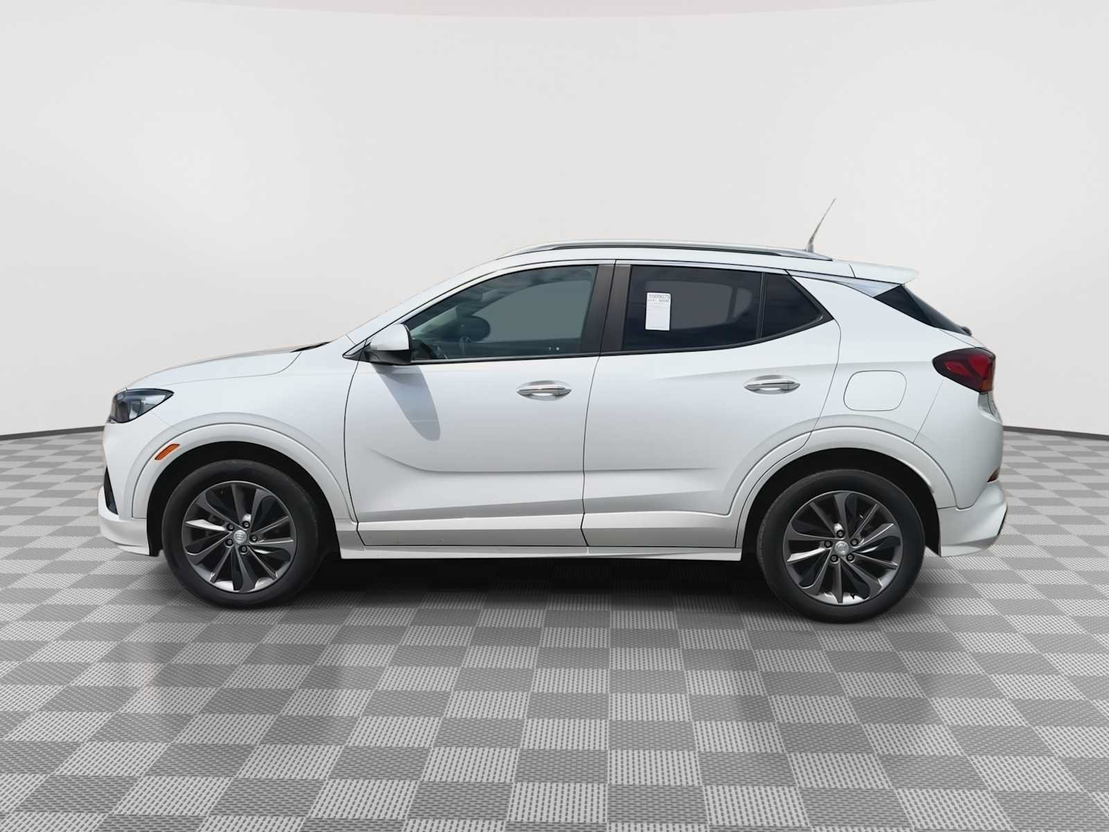 Used 2022 Buick Encore GX Select w/ Sport Touring Package FWD image 5