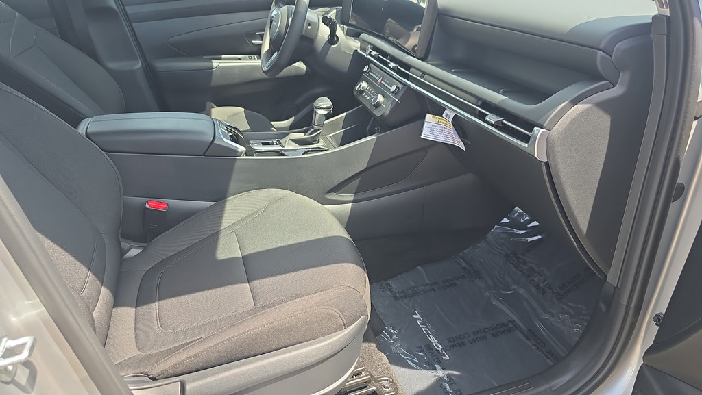 Certified 2025 Hyundai Tucson SE FWD image 13
