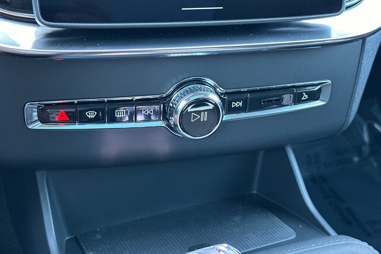 New 2026 Volvo XC90 B6 Plus w/ Protection Package image 24