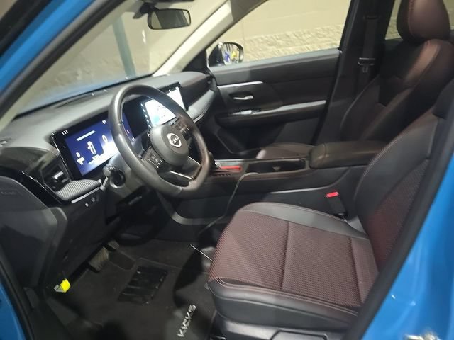 Used 2025 Nissan Kicks SR FWD image 7