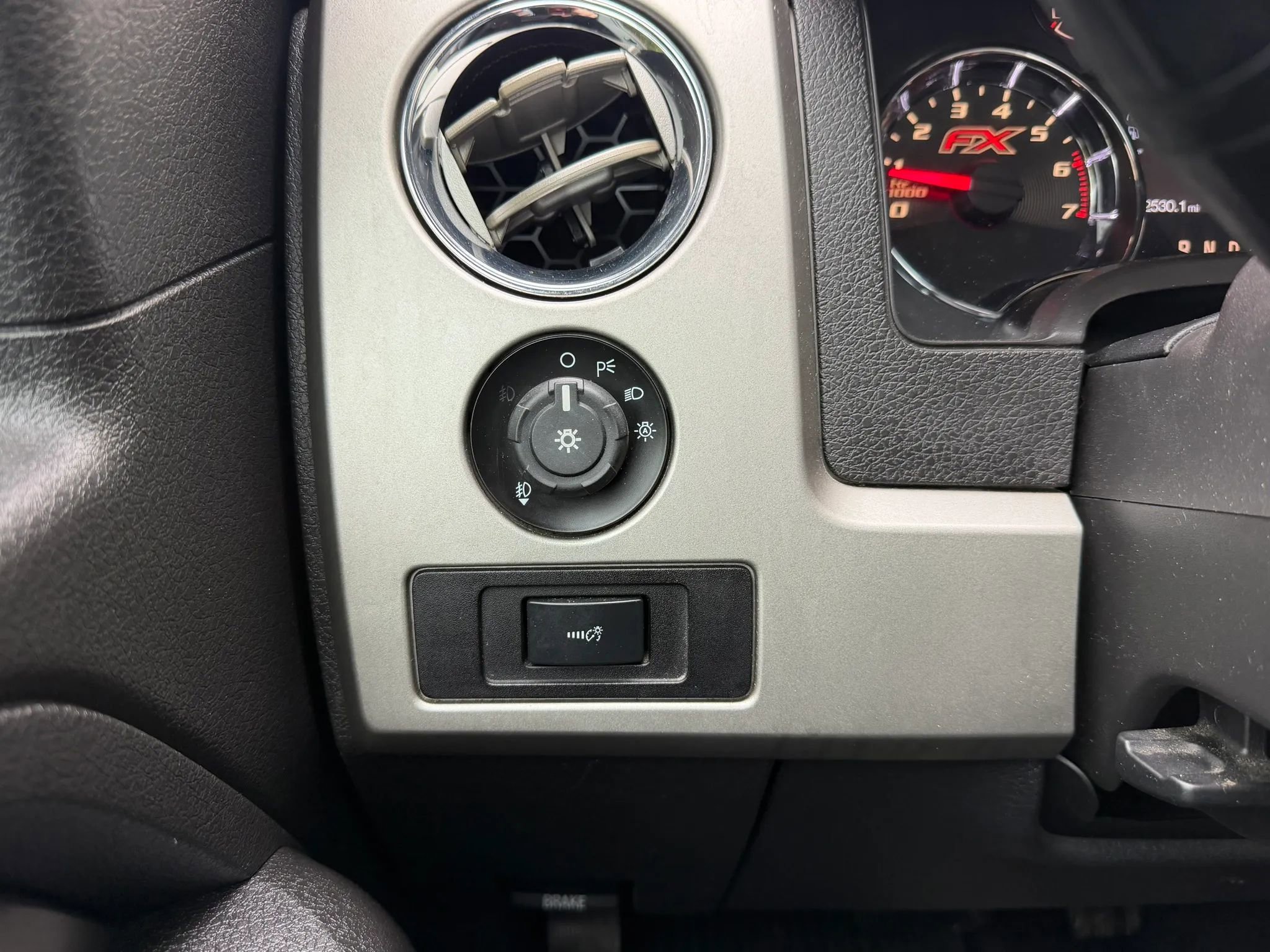 Used 2014 Ford F150 FX4 w/ Equipment Group 402A Luxury AWD/4WD image 22