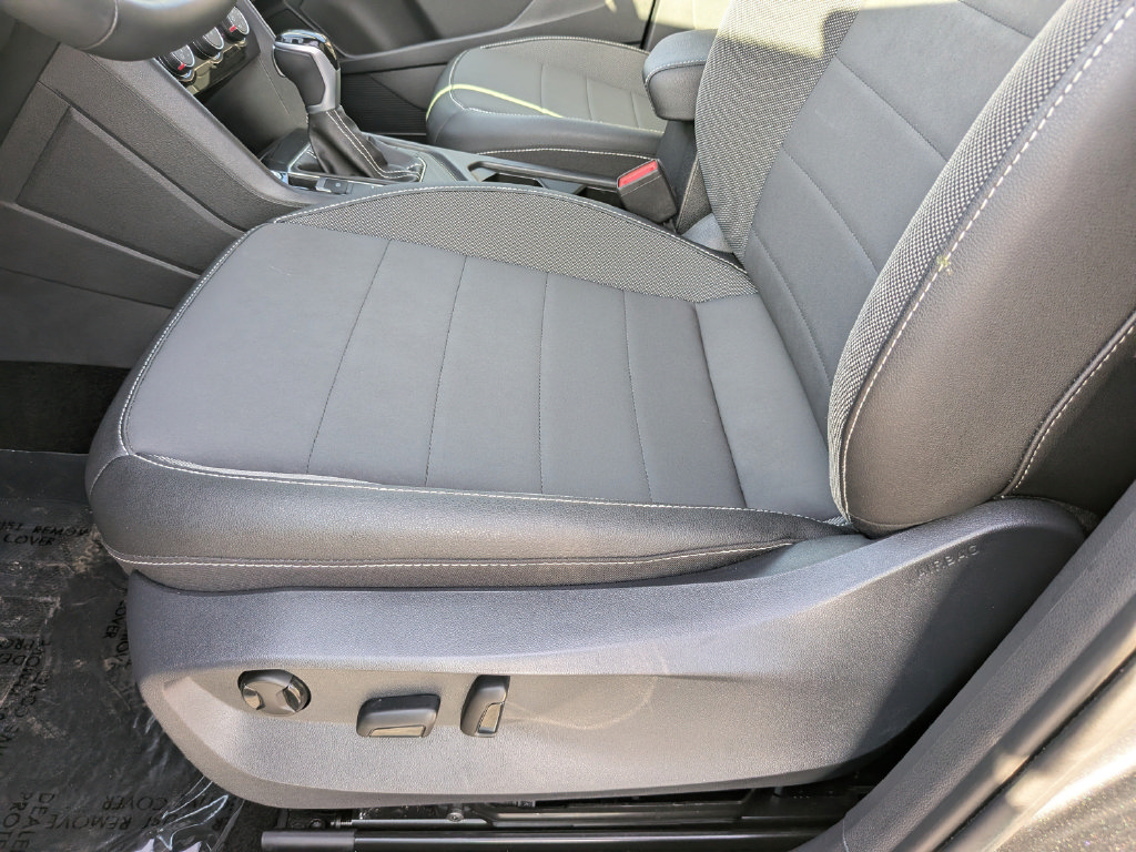 Certified 2023 Volkswagen Taos SE w/ Panoramic Sunroof Package FWD image 19