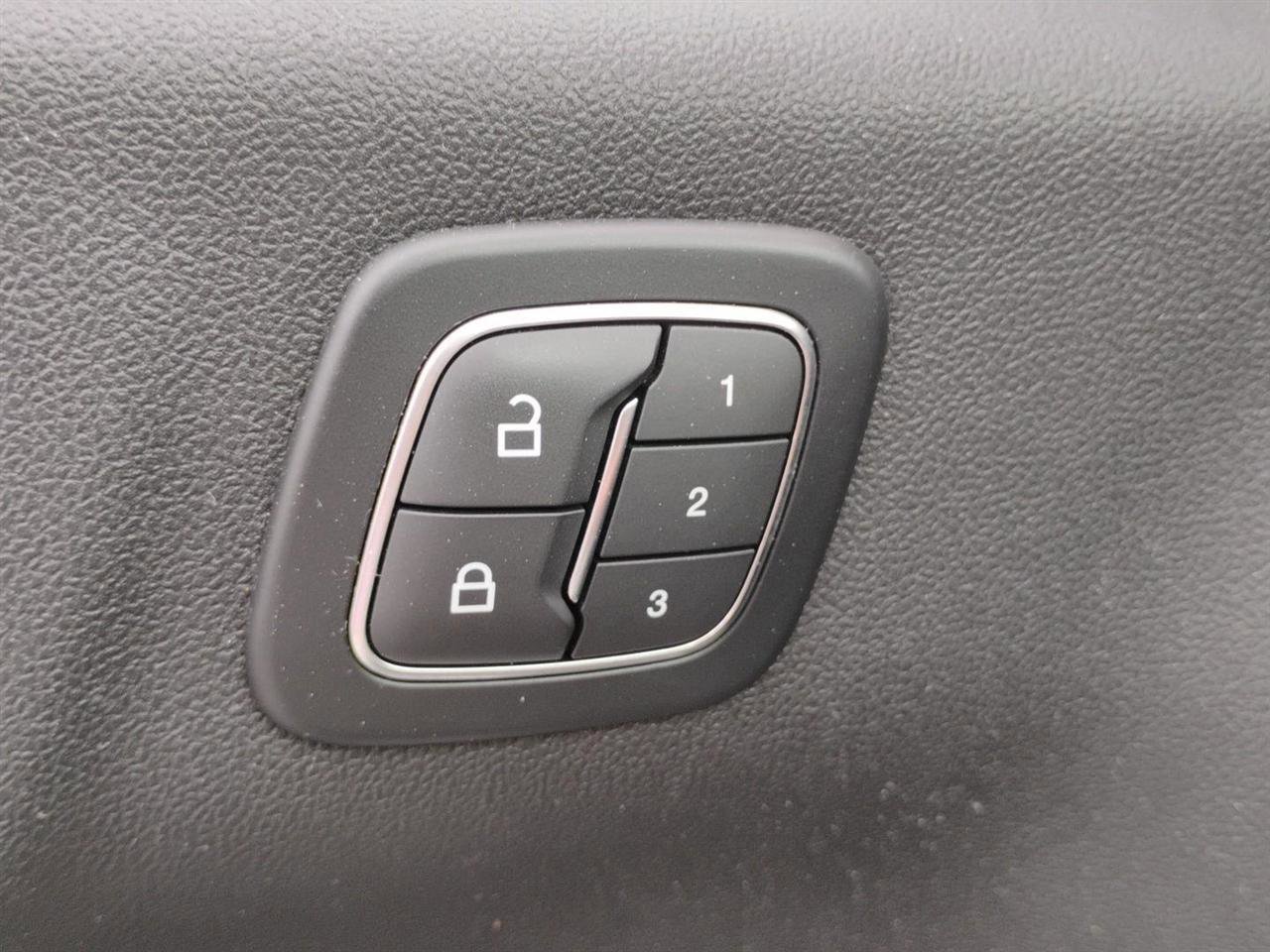 Used 2022 Ford Escape SEL w/ Technology Package image 34