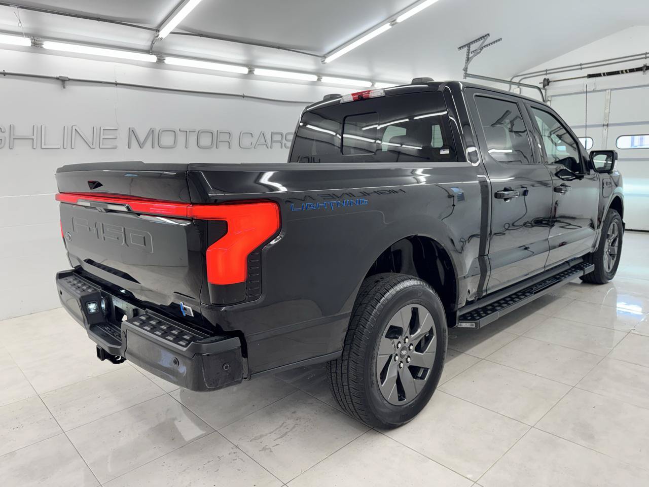 Used 2022 Ford F150 Lightning Lariat AWD/4WD image 4